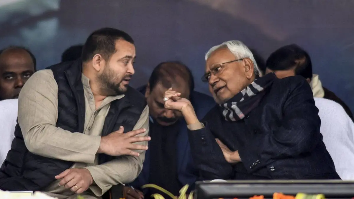 Bihar News Today LIVE: मौसम ने पूरे प्रदेश में बढ़ाई टेंशन, सियासी अटकलों के बीच बोले तेजस्वी यादव ‘अब सीधे चुनाव होगा’