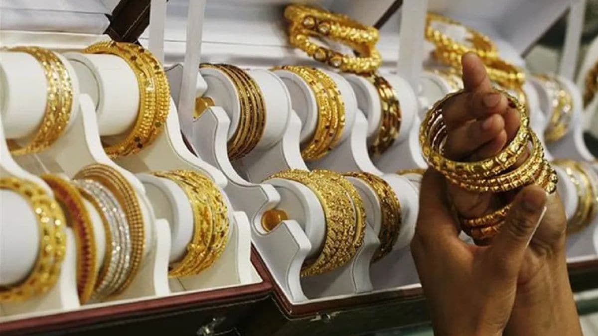 सोने-चांदी का आज का भाव LIVE: सोना खरीदने का सुनहरा मौका, कीमतों में आई भारी गिरावट, जानें अमृतसर, कश्मीर से दिल्ली-चेन्नई तक Gold-Silver के Rate