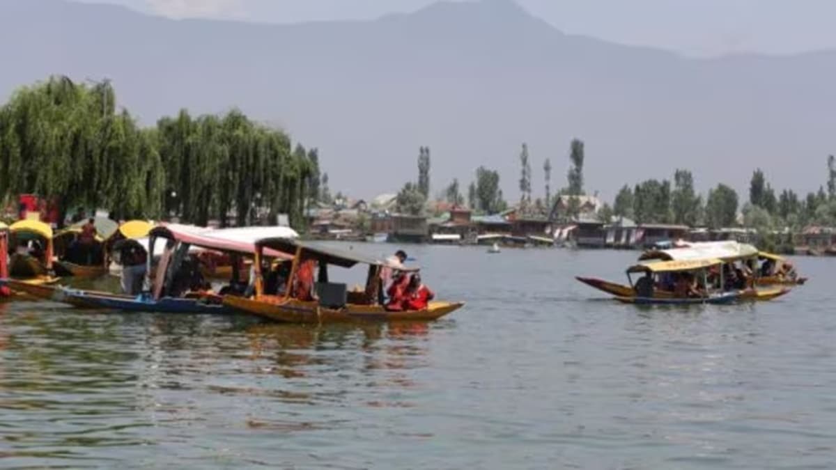 कश्मीर में फिर बढ़ेगी पर्यटकों की तादाद, एकजुटता यात्रा पर निकले देशभर के 60 टूर ऑपरेटर