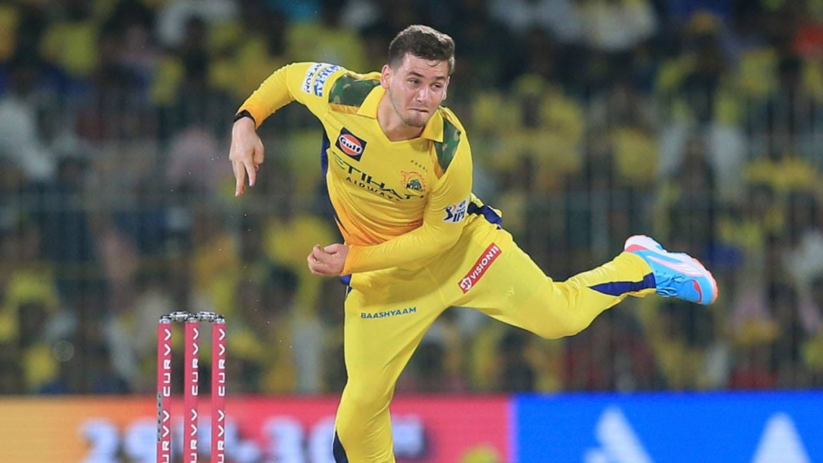 IPL 2025: RCB के बॉलर हेजलवुड को पीछे छोड़ नूर अहमद पर्पल कैप की रेस में निकले आगे, ऑरेंज कैप पर सूर्यकुमार का कब्जा बरकरार