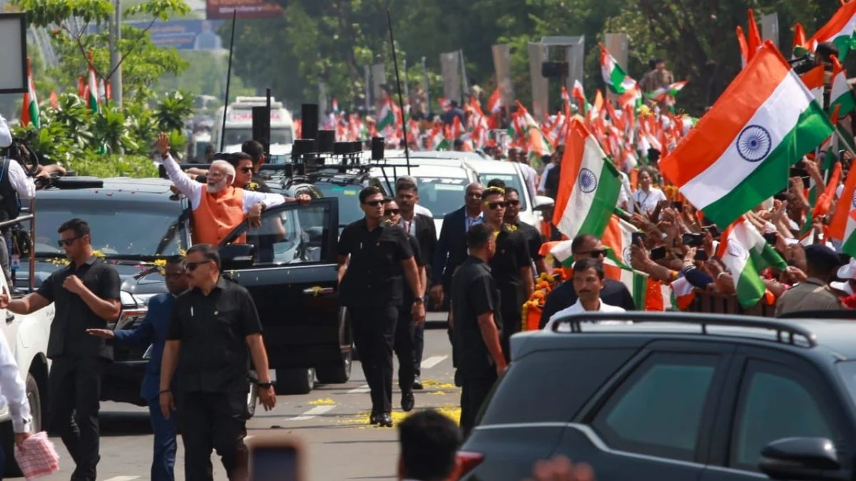 PM Modi Gujarat Visit: गुजरात के वडोदरा में पीएम मोदी का रोड शो, राज्य को देंगे कई परियोजनाओं की सौगात