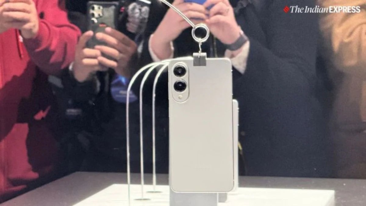 Samsung Galaxy S25 Edge: ‘सैमसंग का नया करिश्मा’, तुरंत देख लें सबसे पतले स्मार्टफोन की पहली झलक, भारत में एंट्री को तैयार