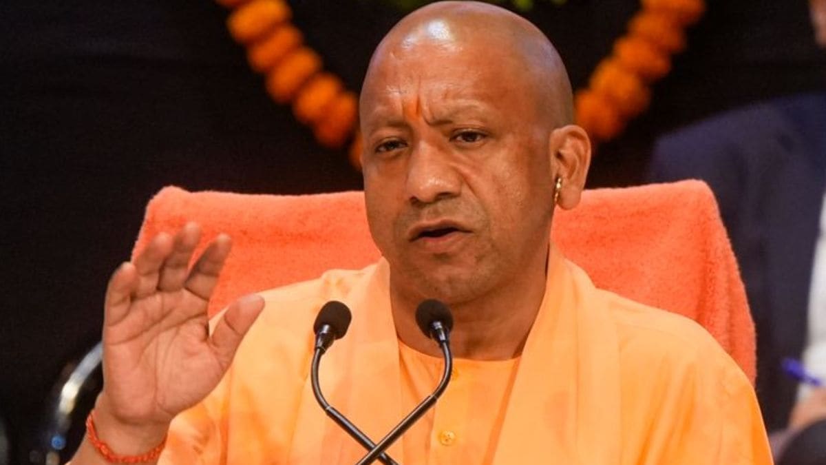 अब गाय के गोबर से बने पेंट से रंगे जाएंगे यूपी के सरकारी भवन, सीएम योगी का अधिकारियों को आदेश