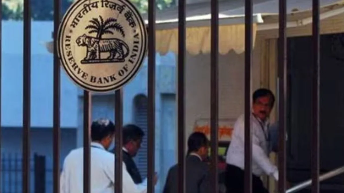 Today Bank Holiday: बुद्ध पूर्णिमा पर आज बैंक बंद हैं या खुले? जानें RBI ने किन शहरों में दी है सरकारी छुट्टी, चेक करें पूरी लिस्ट