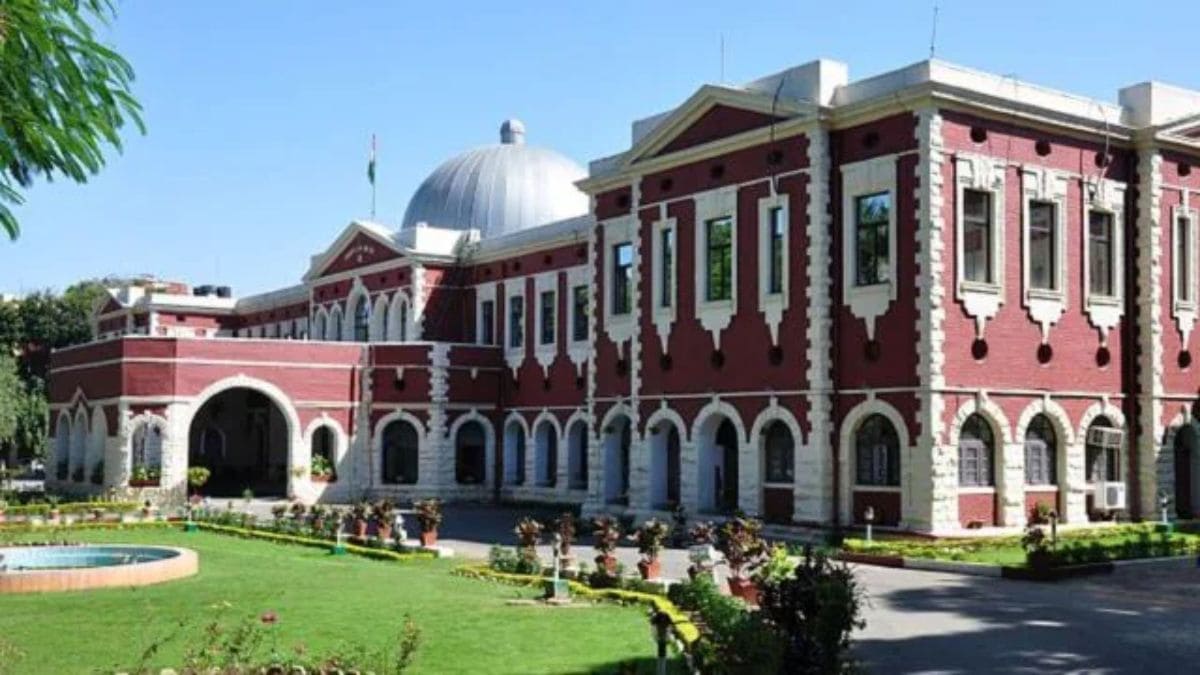 झारखंड हाईकोर्ट परिसर में लगे पाकिस्तानी झंडे और सेना प्रमुख के पोस्टर, रजिस्ट्रार जनरल बोले- मामले की जांच हो रही