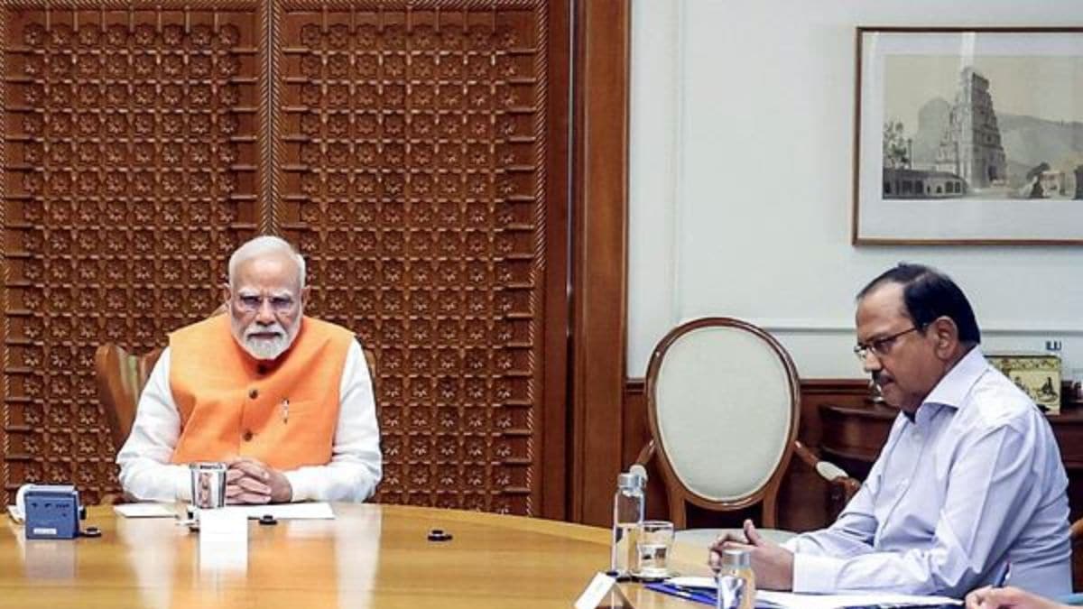 India-PAK Tension News: पाकिस्तान से तनाव के बीच PMO में चला मैराथन मीटिंग्स का दौर, जानिए 5 Facts