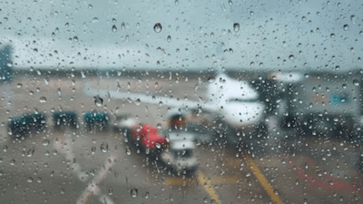 IGI Delhi Airport Flight Status: बारिश की मार! 200 से ज्यादा फ्लाइट्स लेट, घर से निकलने से पहले यूं चेक करें ऑनलाइन स्टेटस