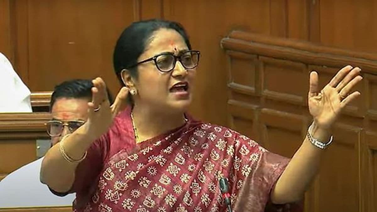 दिल्ली के हर जिले के लिए सीएम रेखा गुप्ता ने बनाया खास प्लान, आम आदमी को होगा फायदा, जिला मजिस्ट्रेटों को दिए ये निर्देश