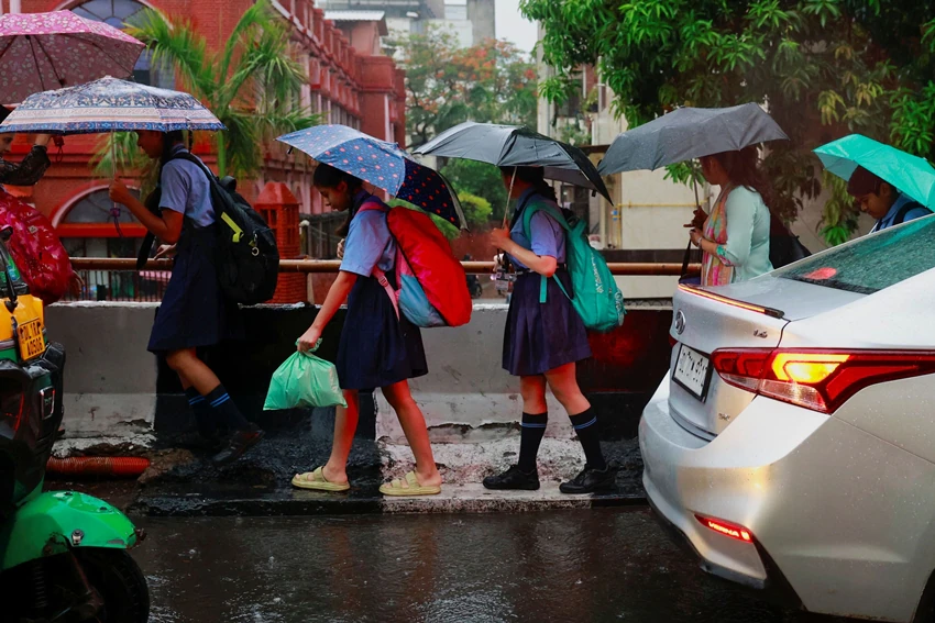 भारी बारिश का अलर्ट, आज बंद रहेंगे सभी सरकारी-प्राइवेट स्कूल, अधिकारियों ने जारी किया आदेश, देखें लिस्ट