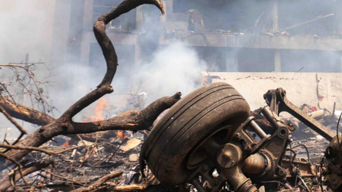 Aeroplane Black Box: ब्लैक बॉक्स क्या है और यह कैसे काम करता है? जानिए प्लेन दुर्घटना जांच में क्यों है महत्वपूर्ण