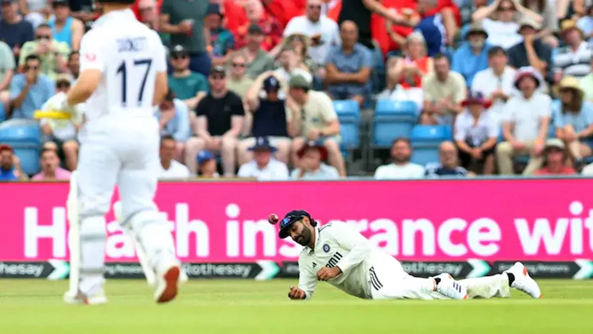 IND vs ENG: ‘किसी को बेस्ट फील्डर का अवॉर्ड मत दो’, टीम इंडिया की खराब फील्डिंग पर बुरी तरह से भड़क गए गावस्कर