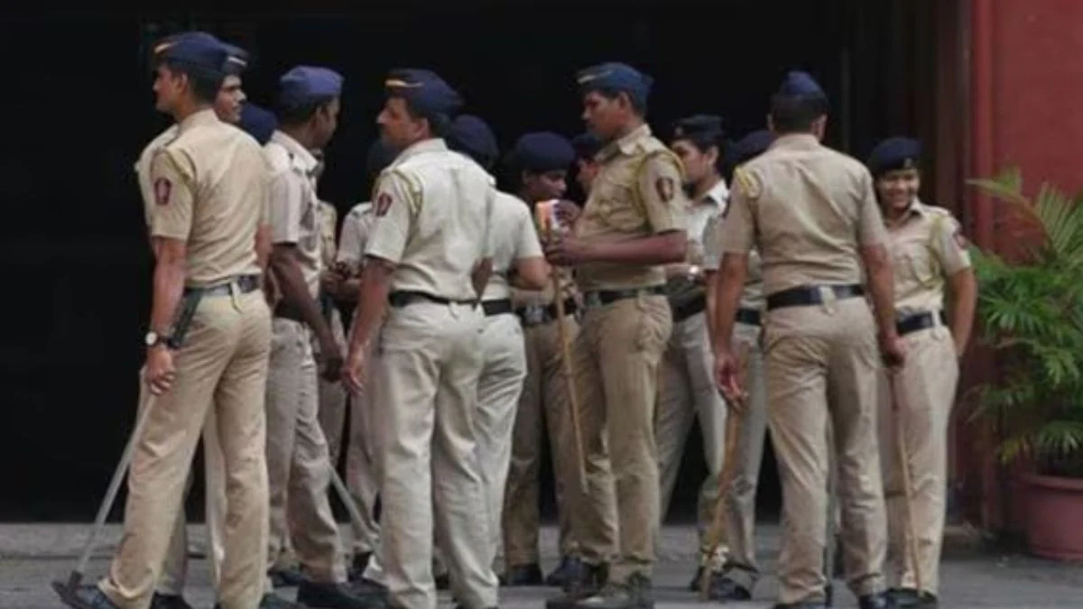 Mumbai: हाउस हेल्प ने रिटायर्ड IIT प्रोफेसर को लगाया चूना! 4 फ्लैटों में लिखवाया शेयर, हड़पे करोड़ों और बुजुर्ग को छोड़ा वृद्धाश्रम