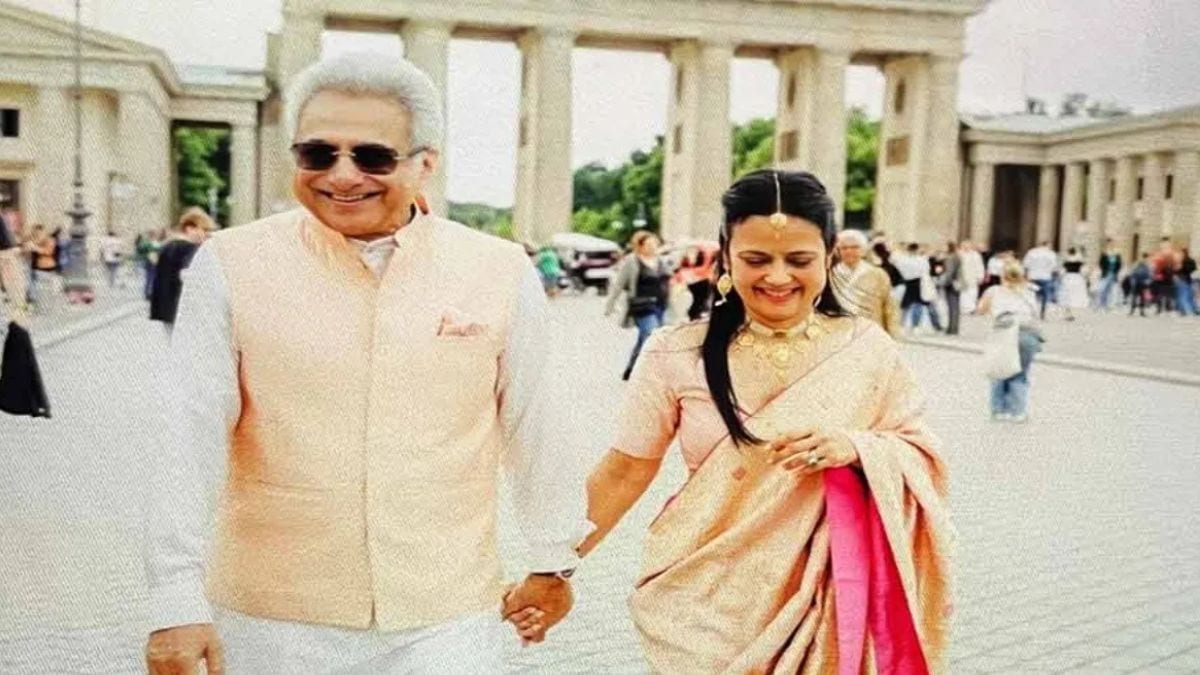 Pinaki Misra Net Worth: TMC सांसद महुआ मोइत्रा ने रचाई शादी, 65 वर्षीय पति पिनाकी मिश्रा 100 करोड़ से ज्यादा के मालिक, लाखों का सोना-चांदी, जानें प्रॉपर्टी, नेट वर्थ