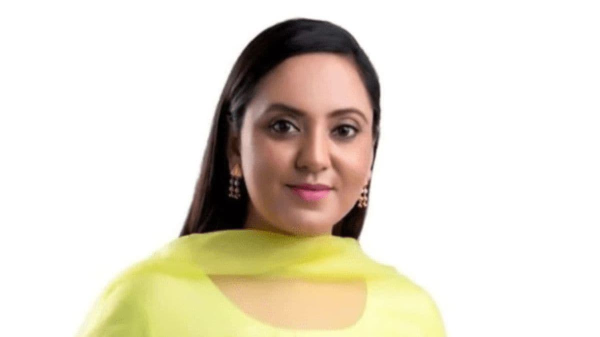 AAP ने महिला विंग की अध्यक्ष को बगावत के बाद हटाया, प्रीति मल्होत्रा बोलीं- हम डरने वाले नहीं