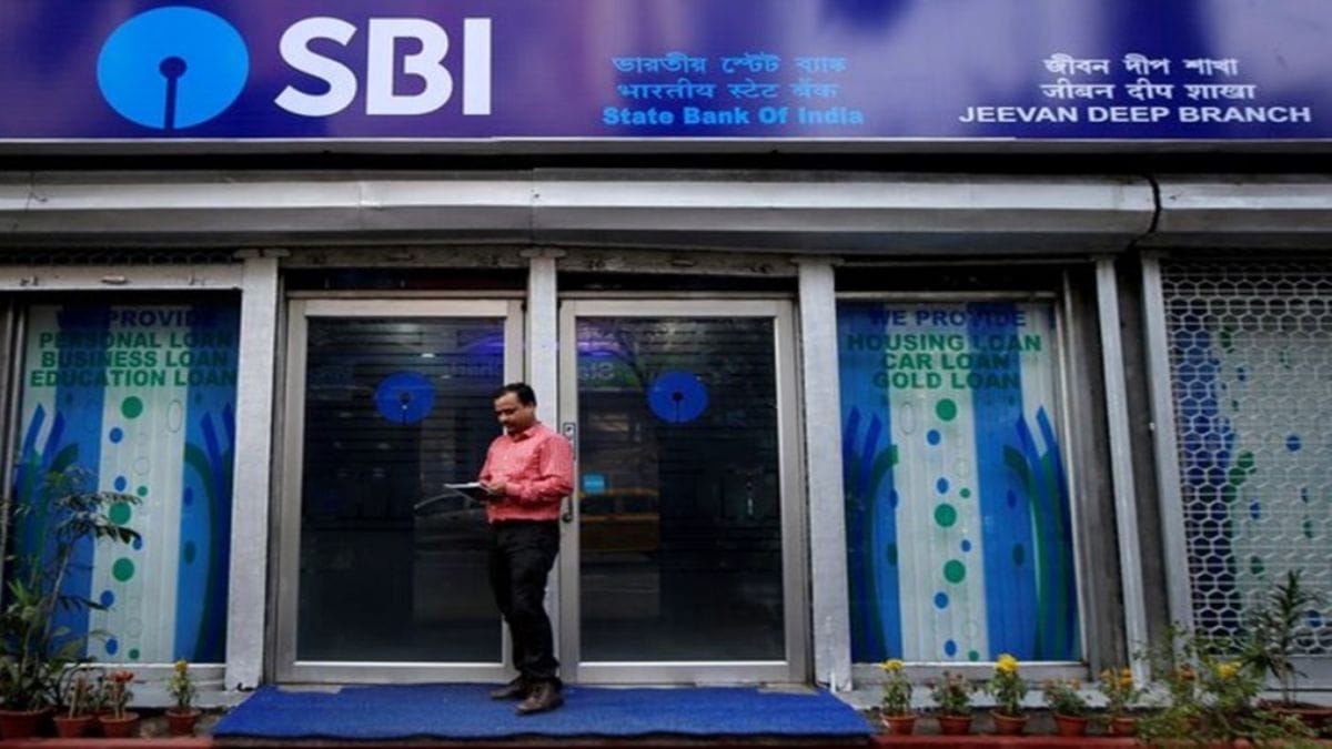 SBI ने घटाई ब्याज दरें! सेविंग अकाउंट और FD पर ब्याज दर घटकर 2.5 फीसदी हुई, लोन हुआ सस्ता