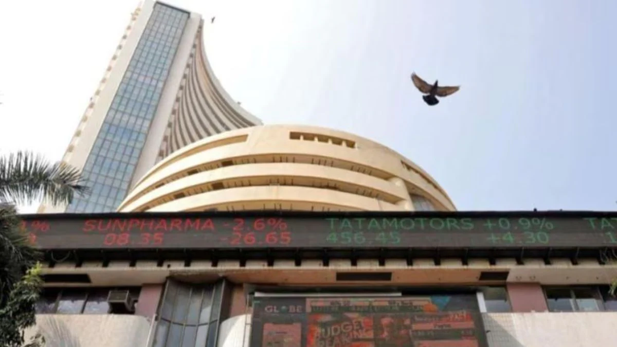Share Market Today: शेयर बाजार में आज गिरावट, Sensex 704 अंक फिसला, Nifty 25000 के नीचे