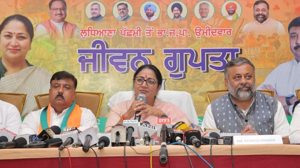 ‘जो जमानत पर बाहर हैं, उन्हें कभी भी जेल हो सकती’, रेखा गुप्ता का केजरीवाल पर बड़ा हमला; मान को बताया डमी मुख्यमंत्री