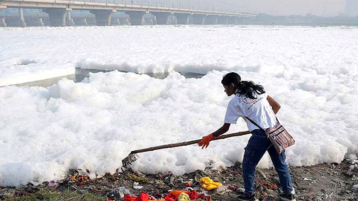 दिल्ली में नालों का किया जाएगा ड्रोन सर्वे, यमुना की सफाई को लेकर ये है रेखा सरकार का मेजर प्लान