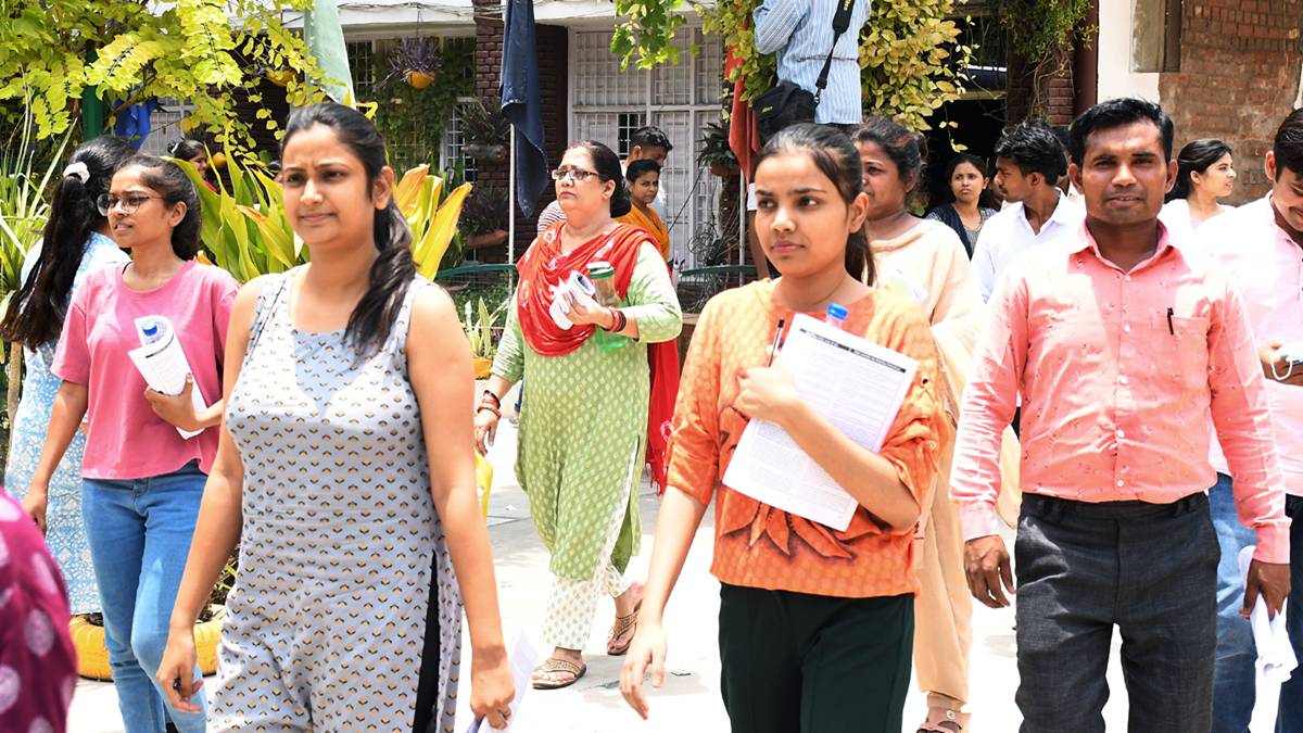 CSIR NET 2025: अब एक ही दिन आयोजित होगी सीएसआईआर यूजीसी नेट परीक्षा, यहां जानें शेड्यूल में बदलाव की वजह