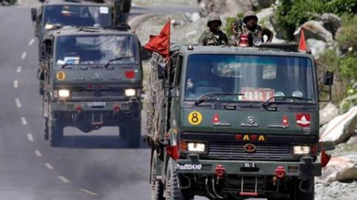 India China Border: चीन से लगे बॉर्डर पर ये बड़ा काम करने जा रहा भारत, 30 डिफेंस प्रोजेक्ट्स को मिली मंजूरी, सियाचिन ग्लेशियर में मिलेगा फायदा
