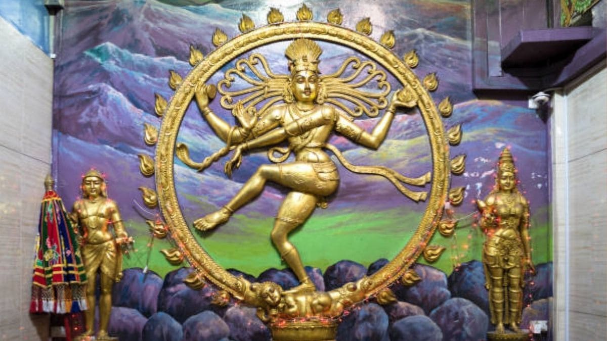 Vastu Tips: घर में लगी इन तस्वीरों से बढ़ सकती हैं समस्याएं, दूर हो सकती है मां लक्ष्मी की कृपा