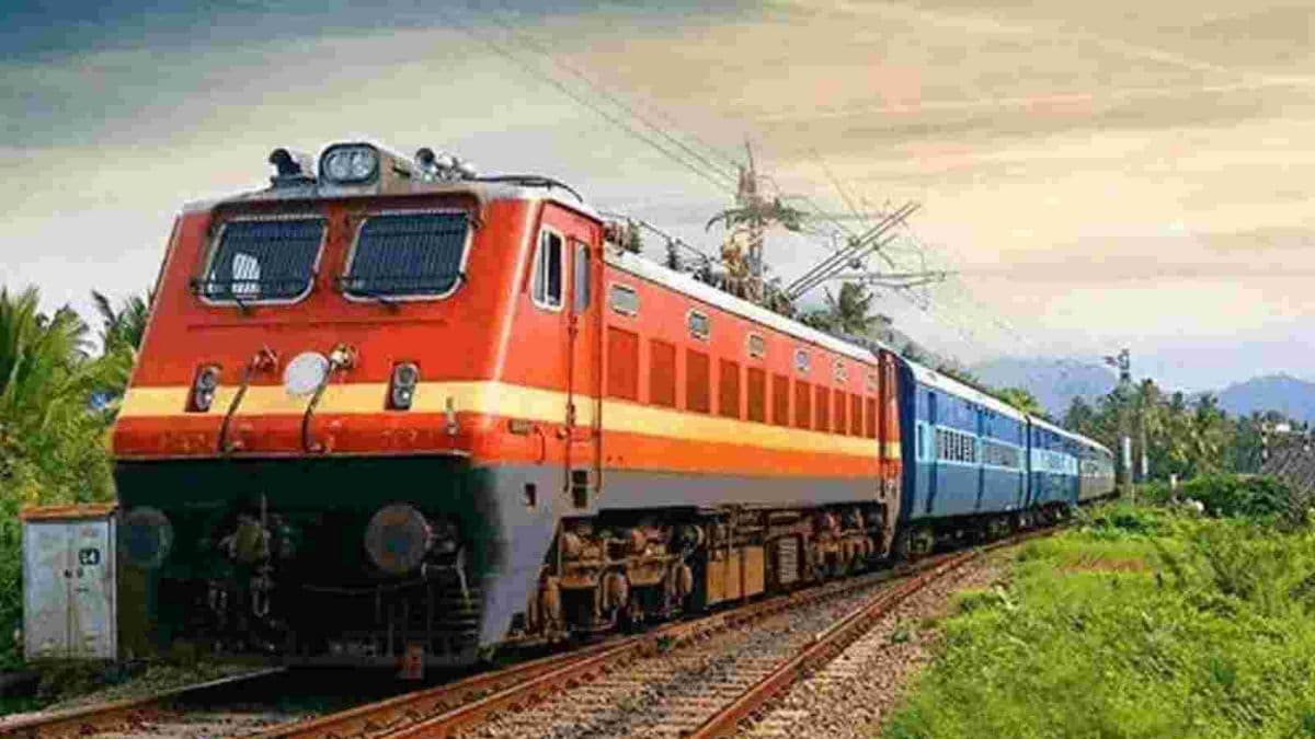 रेलवे के नियम बदले, आधार से लिंक नहीं है IRCTC अकाउंट तो टिकट नहीं होगा बुक, जानें स्टेप-बाय-स्टेप गाइड
