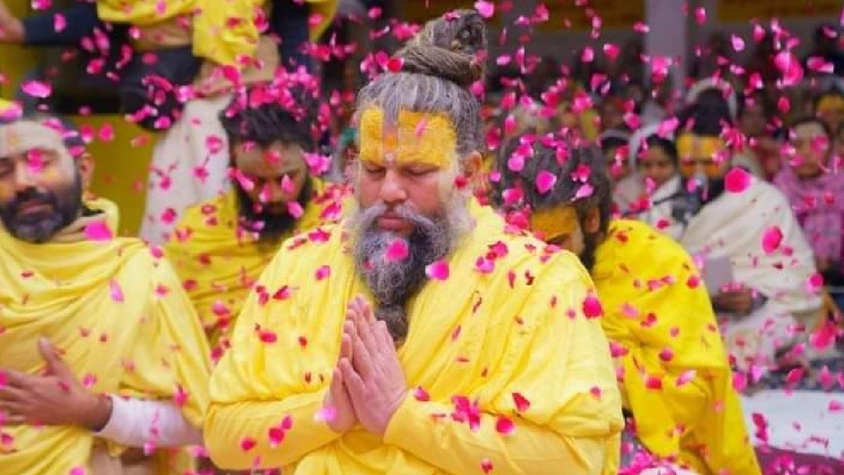 भगवान ने कहा है कर्म ही पूजा है, तो कर्म करते हुए नाम जप क्यों करें? प्रेमानंद महाराज ने दिया ये जवाब