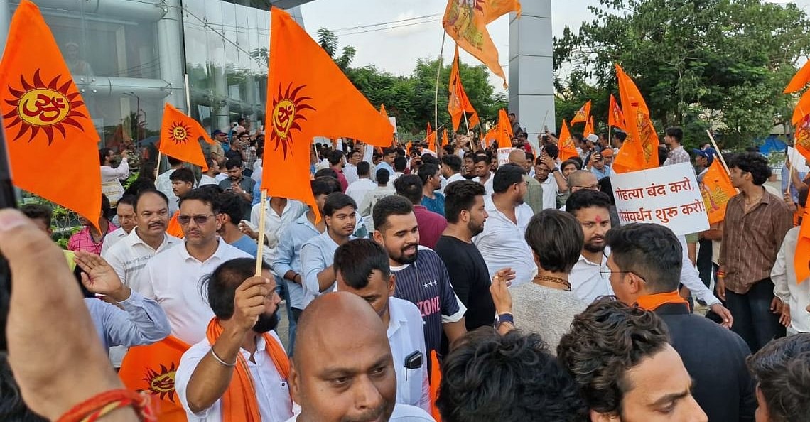 वसई विरार गौशाला विरोध | नालासोपारा हिंदू संगठन मोर्चा | वीवीसीएमसी अवैध विध्वंस पंक्ति | स्वामी हिमांगी सखी भाजपा मनोज पति