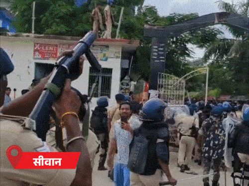 यूपी-बिहार में प्रदर्शन के दौरान हिंसा, फायरिंग-पथराव में 15 घायल:दो SP भी चोटिल, प्रयागराज में 10 हजार छात्र सड़कों पर, इंदौर में धरना खत्म