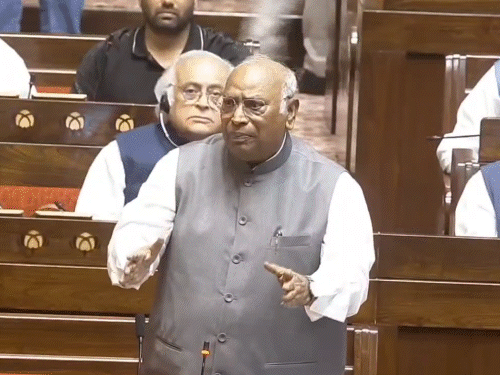 संसद में नीट पेपर लीक पर आज फिर हंगामा संभव:मकर द्वार पर NDA सांसद प्रदर्शन करेंगे; विपक्ष शिक्षा मंत्री के इस्तीफे पर अड़ा