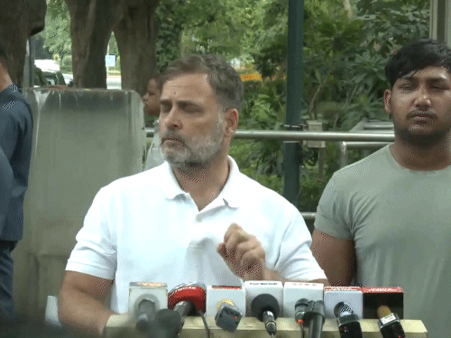 राहुल बोले- धर्मेंद्र प्रधान क्रिमिनल शिक्षा मंत्री, इस्तीफा दें:उनकी वजह से हजारों लोग सड़क पर; पैलेट गन से घायल छात्र की टी-शर्ट उठाकर घाव दिखाए
