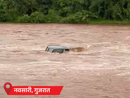 MP-UP में भारी बारिश का अलर्ट:असम में 24 घंटे में 10 मौतें; कश्मीर में नाले में बहने से मां-बेटे की जान गई