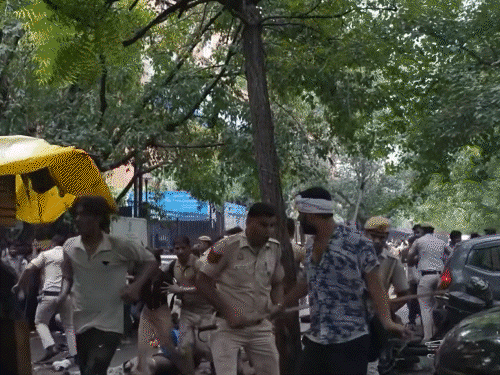 सुप्रीम कोर्ट बोला- प्रदर्शन पर पुलिस की बर्बरता सही नहीं:आंदोलन एक संवैधानिक अधिकार, प्रोटोकॉल तय हो; पुलिस से मारपीट भी चिंताजनक