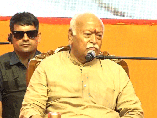 लिव-इन रिलेशनशिप पर बोले भागवत:इसमें कोई जिम्मेदारी नहीं होती, शादी एक अनुशासन है, जो धर्म को स्थापित करता है