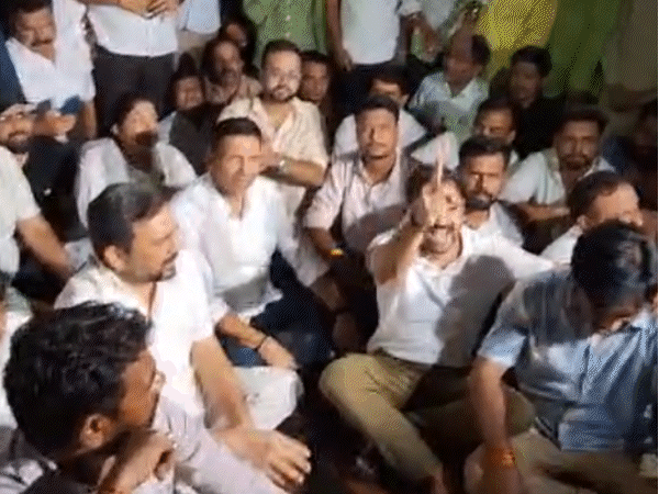 राहुल गांधी की गिरफ्तारी पर MP में कांग्रेस का प्रदर्शन:लोकभवन से PCC चीफ समेत कार्यकर्ताओं को उठा ले गई पुलिस, विधानसभा में विधायक डटे