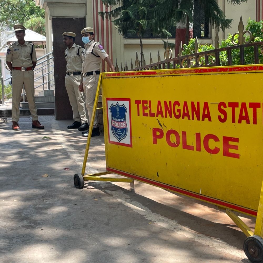 तेलंगाना में ट्रेनी IPS अफसर की तलाश, छेड़छाड़-ब्लैकमेलिंग का आरोप:महिला ट्रेनी अफसर बोली- जबरन कमरे में ले गया, वीडियो बनाकर पति को भेजा