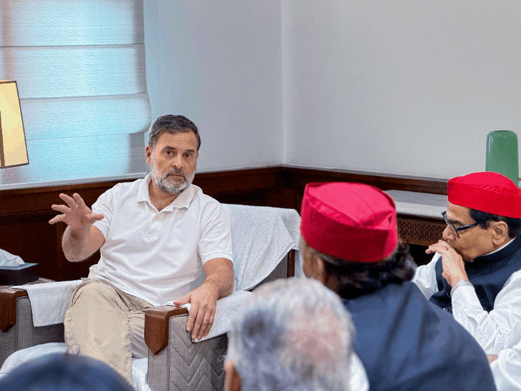 राहुल बोले- पीएम एजुकेशन सिस्टम की बर्बादी के जिम्मेदार:छात्रों की 3 मांगें- प्रधान को हटाएं, स्टूडेंट्स से हिंसा करने वालों के खिलाफ एक्शन लें