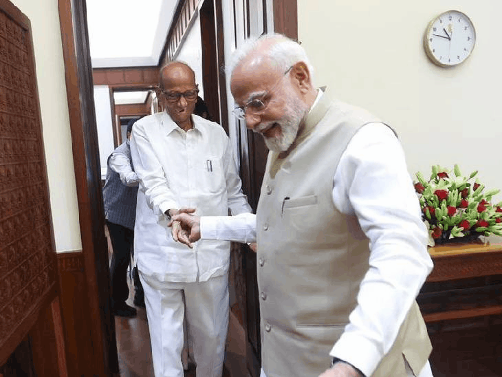 मोदी से मिले शरद पवार, बेटी सुप्रिया भी साथ थीं:कहा- पेपर लीक, छात्रों के आंदोलन और दिल्ली पुलिस के गलत व्यवहार पर भी बात हुई