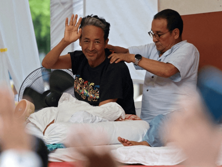अभिजीत दिपके का दावा- वांगचुक पर हमले की कोशिश हुई:पत्थर फेंका; 21वें दिन अनशन, ऋतिक रोशन ने समर्थन में सोशल मीडिया पर पोस्ट किया