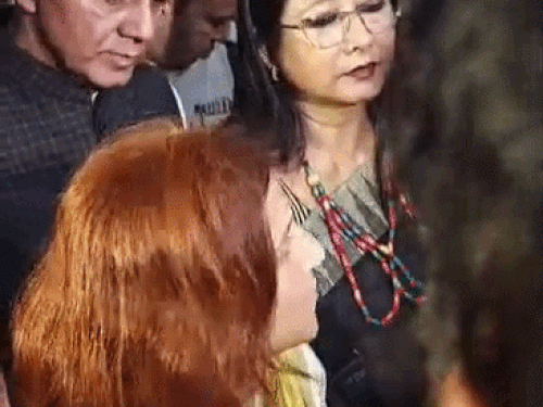 गुरुग्राम-वांगचुक से मिलने पहुंचे 15 सांसदों को पुलिस ने रोका:मेडिकल टीम से हेल्थ अपडेट लेकर लौटे; सोनम ने VIDEO जारी कर अनशन तोड़ने की शर्त बताई