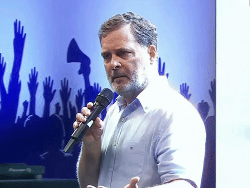राहुल की देहरादून में 8 हजार स्टूडेंट्स से बातचीत:बोले-1% लोग पेपर लीक के रास्ते पर चलते हैं, इससे 99 फीसदी ईमानदार गरीबों को नुकसान