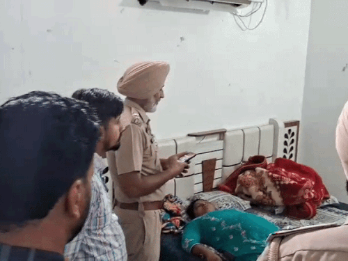 बॉयफ्रेंड संग ठहरी महिला की होटल में लाश मिली:फरीदकोट में मैनेजर को बुलाकर बताया, बेड पर बेसुध पड़ी थी 2 बच्चों की मां