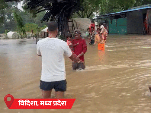 MP में बारिश, भोपाल में 1000 घरों में पानी भरा:राजस्थान के 4 जिलों में 12 इंच बारिश; यूपी में 25 मकान गंगा में डूबे
