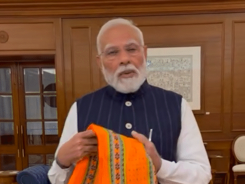 पीएम मोदी युवाओं से हैंडलूम-डे मनाने की अपील की:कहा- फ्रेंडशिप डे जैसा उत्साह दिखाएं; हैंडलूम खरीदें और ‘गेट रेडी विद मी’ वीडियो बनाएं