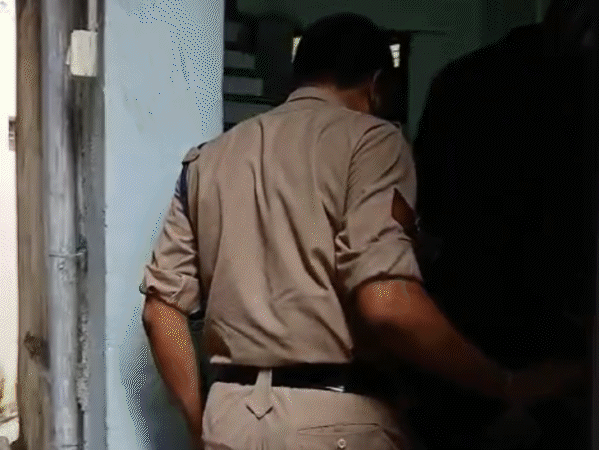 बंदूक तलाशने पहुंची पुलिस, ड्राइवर के घर 3 करोड़ मिले:सागर में नोट गिनने मशीन मंगानी पड़ी; परिजन बोले- PWD इंजीनियर की रकम