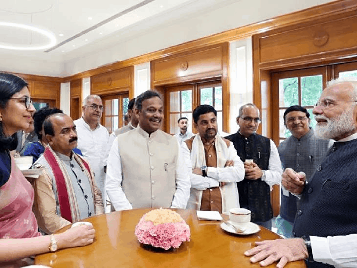 मोदी की सलाह- सोशल मीडिया इस्तेमाल में सावधानी बरतें:BJP में शामिल हुए सांसदों से कहा, संसद में चिल्लाने या गुस्से में बोलने की जरूरत नहीं