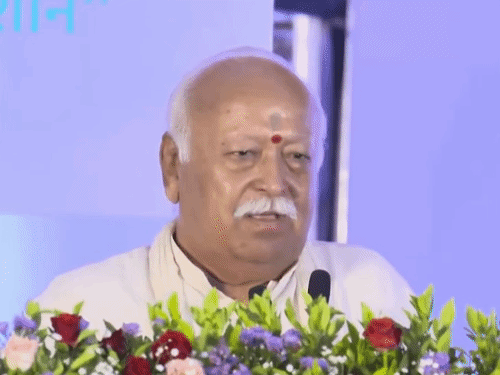 भागवत बोले- आज के युवा 30 साल बाद बुजुर्ग होंगे:वे केवल अपने बारे में न सोचें; अगली पीढ़ियों का भी ध्यान रखें