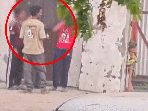 लुधियाना में अंडर गारमेंट्स में छिपाकर नशे की डिलीवरी:VIDEO में तीन युवतियां दिखीं, एक ने कपड़ों से निकाली पुड़िया, युवक को थमाई