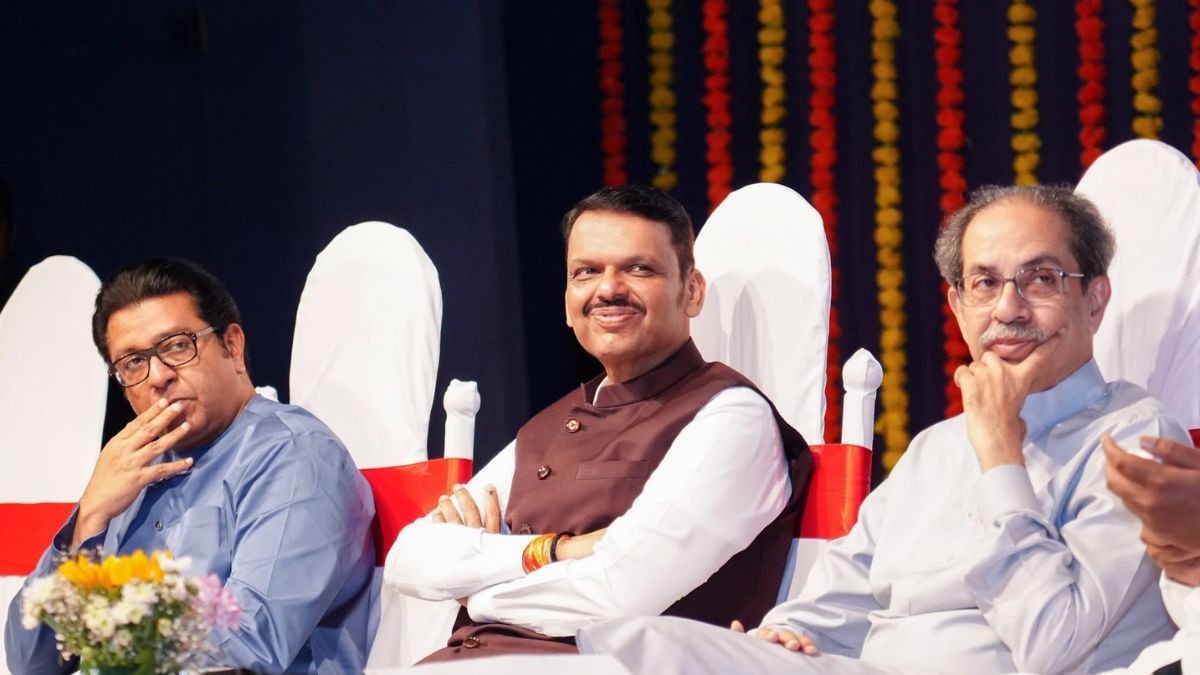 ‘आगे क्या होगा किसे पता…’, उद्धव ठाकरे और सीएम देवेंद्र फडणवीस के मंच साझा करने पर संजय राउत का बड़ा बयान